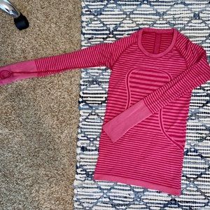 Long sleeve lulu lemon shirt size 4!